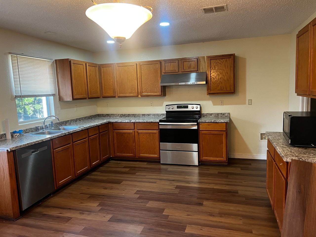933 Medina Dr #NA - Photo 2 of 25