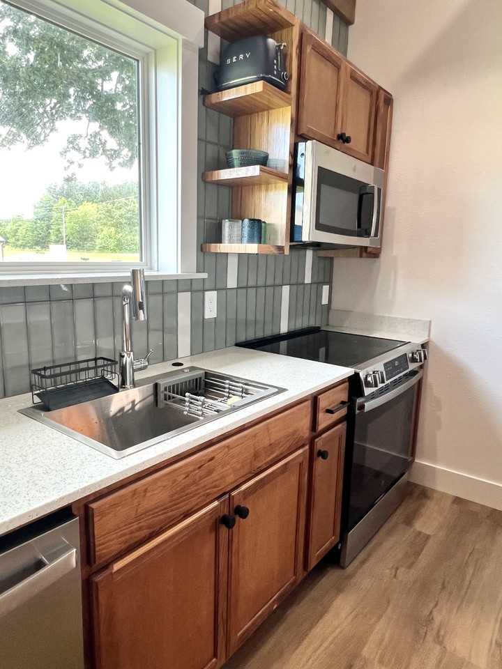 7301 Terry St #B - Photo 6 of 17