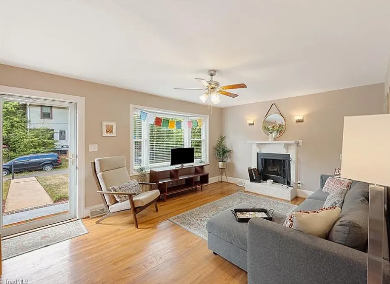27 W Devonshire St #NA - Photo 2 of 9