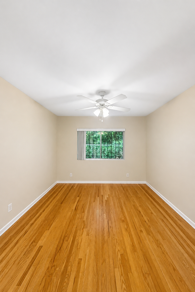 816 N Hayworth Ave #3 - Photo 7 of 11