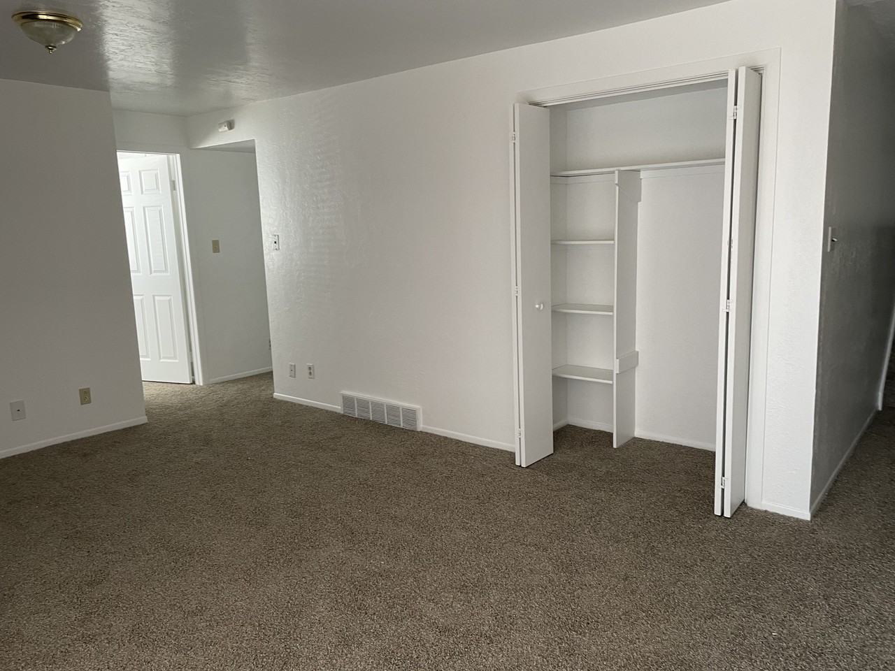 2896 S 625 W #2894S625W - Photo 4 of 12