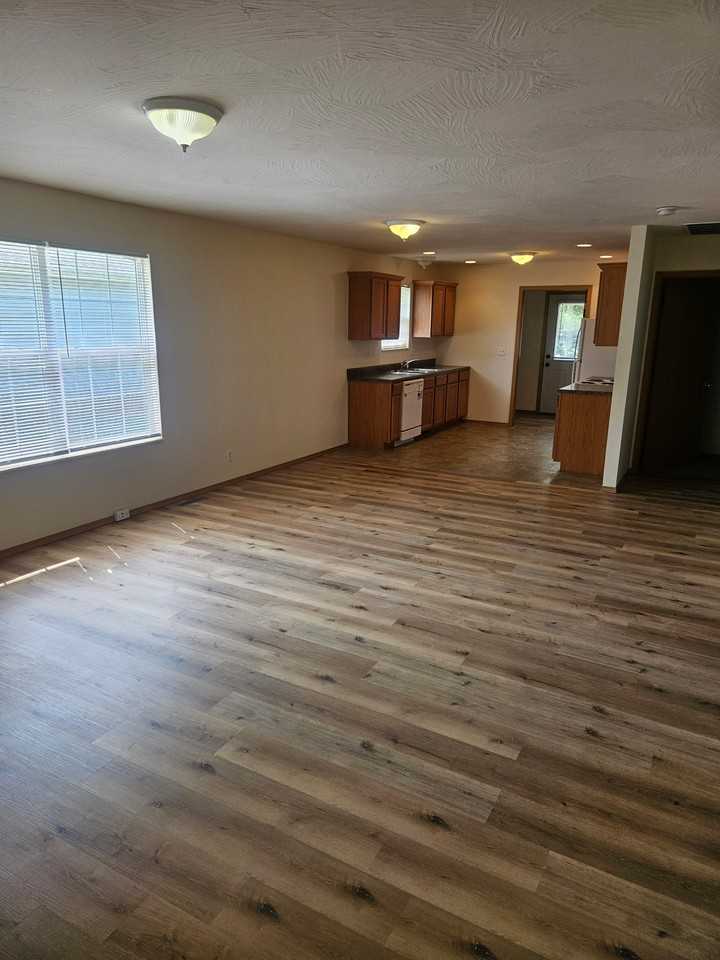 2956 W Chestnut St #NA - Photo 3 of 7