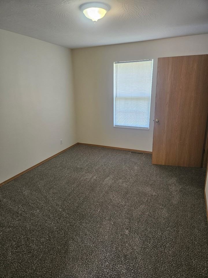 2956 W Chestnut St #NA - Photo 6 of 7