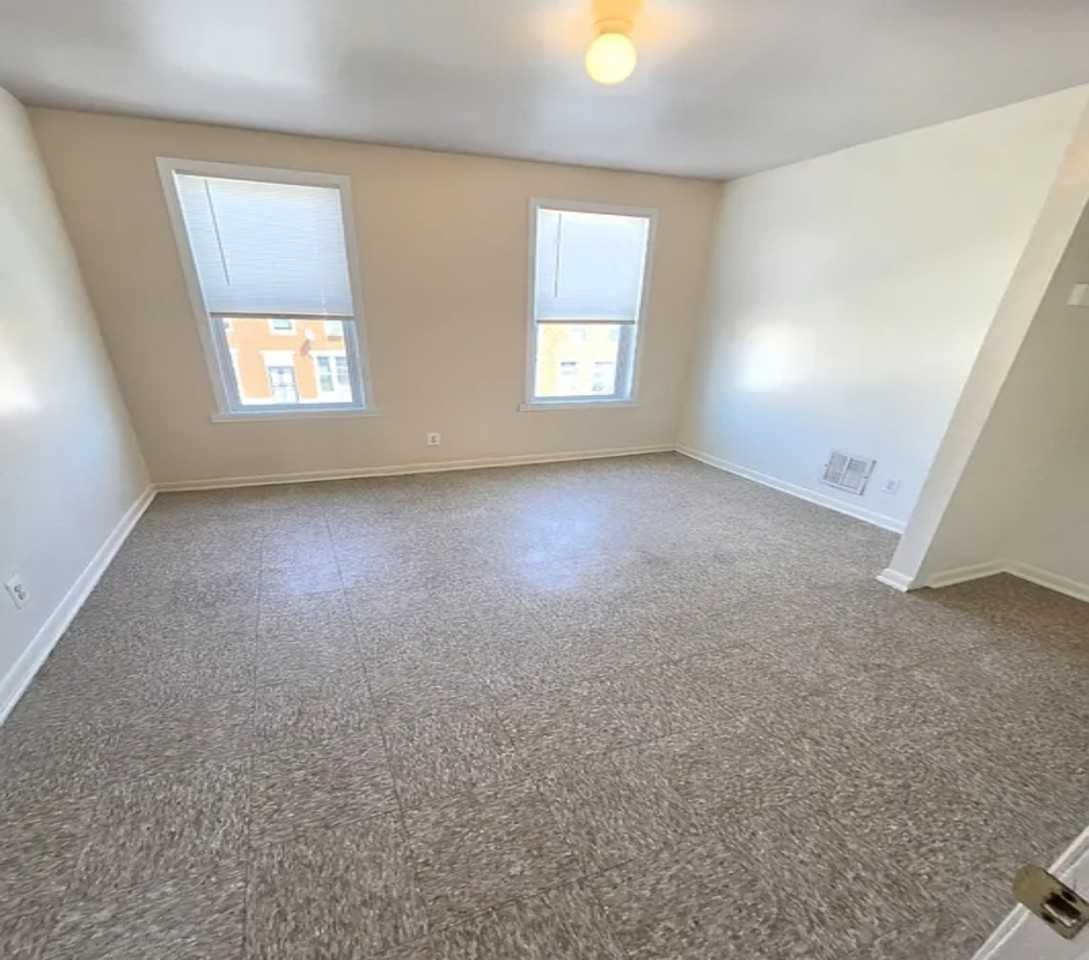 1310 N Montford Ave #1 - Photo 6 of 10