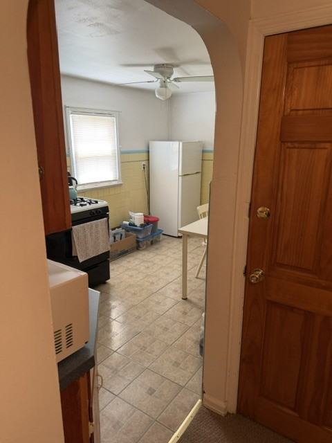256 Martha Ave - Photo 5 of 25