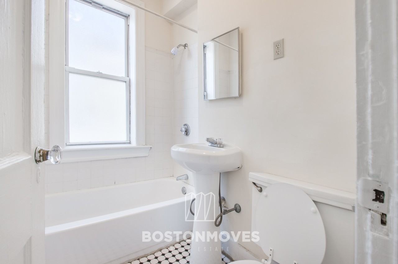 Peterborough St #11A - Photo 6 of 20