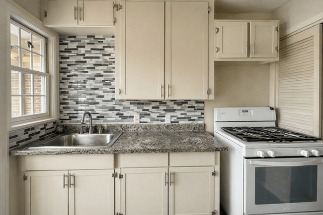 1511 W Woodlawn Ave #4 - Photo 4 of 8