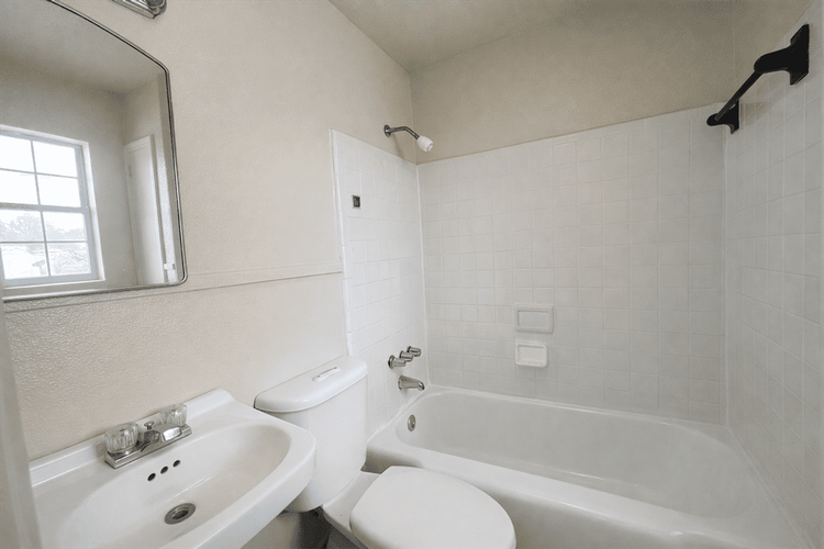 1511 W Woodlawn Ave #4 - Photo 5 of 8