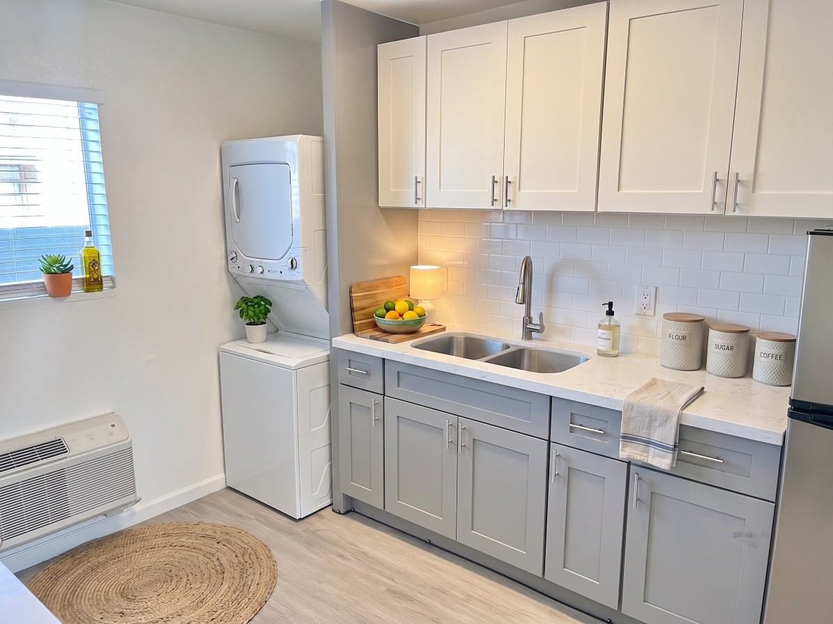 2020 W Orangewood Ave #104 - Photo 5 of 23