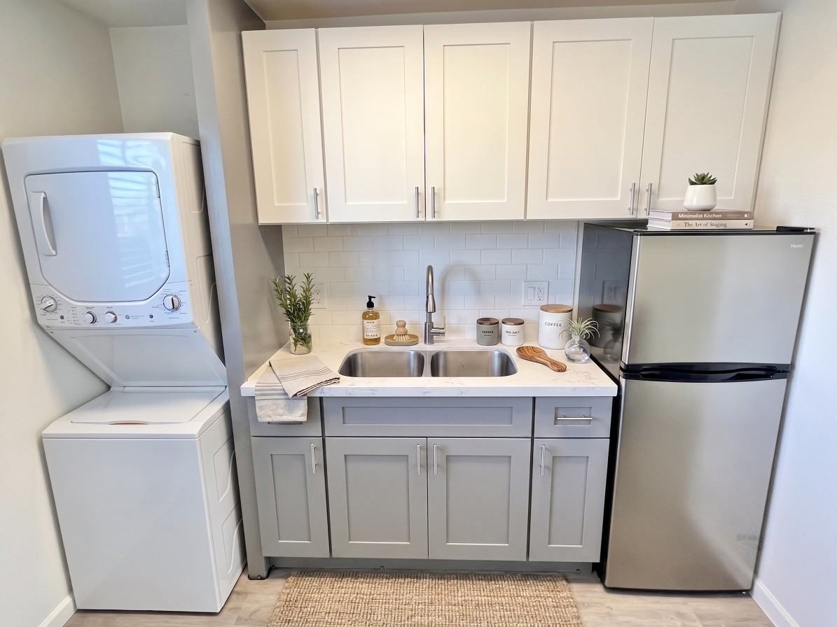 2020 W Orangewood Ave #104 - Photo 6 of 23