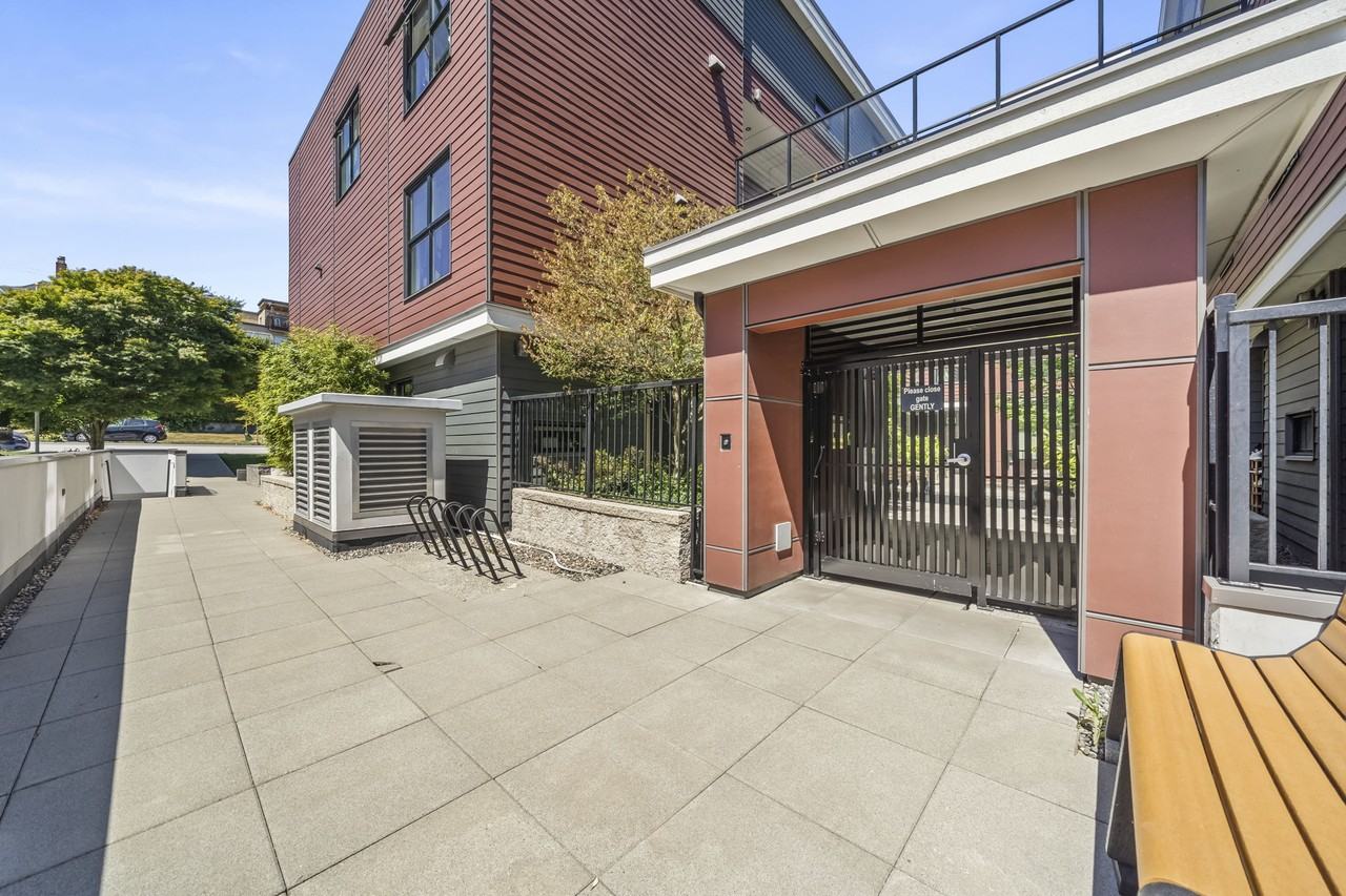 218 Carnarvon Street - Photo 2 of 13