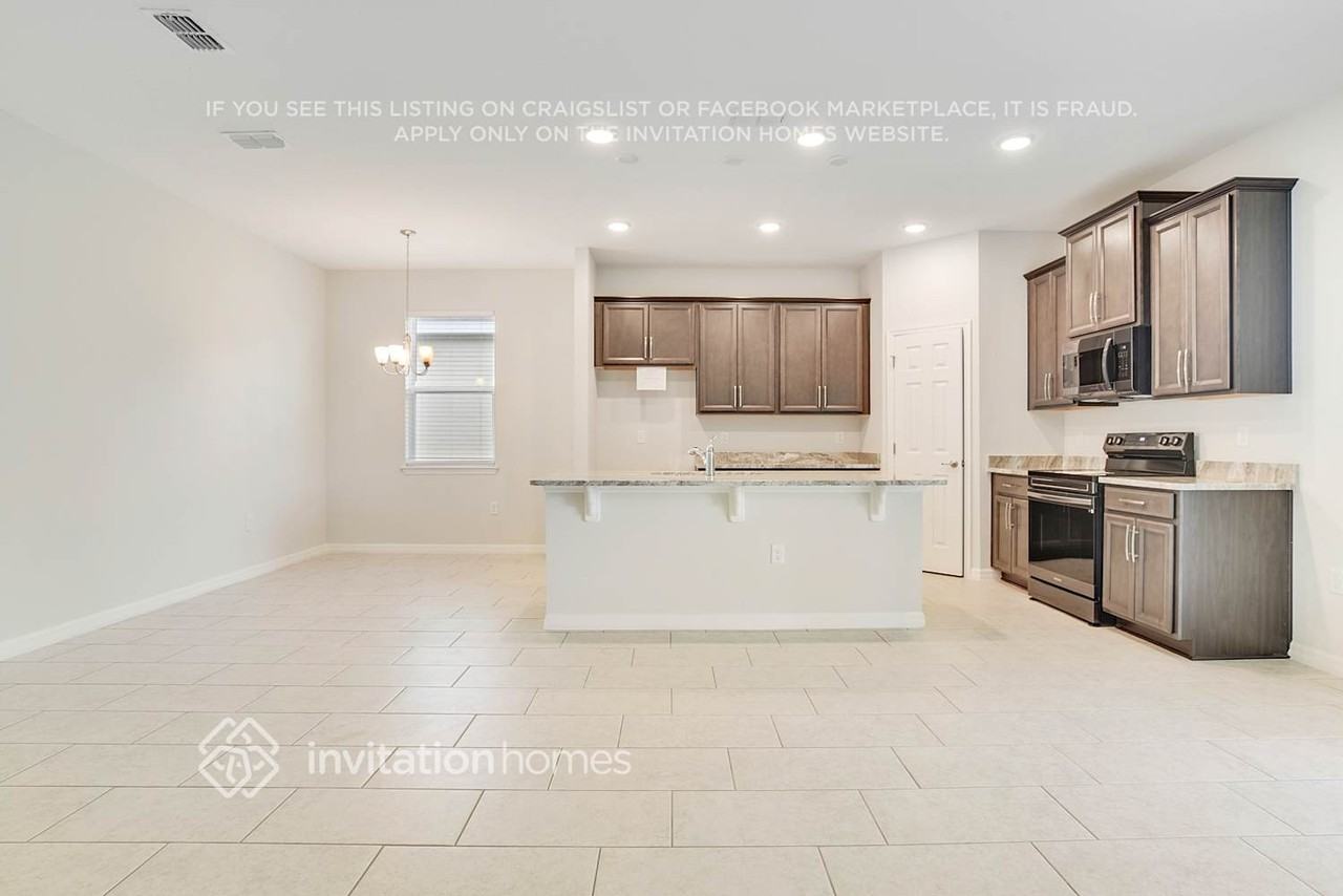 5625 Beggs Rd - Photo 5 of 25