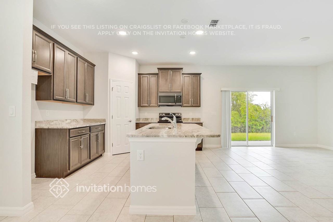 5625 Beggs Rd - Photo 7 of 25
