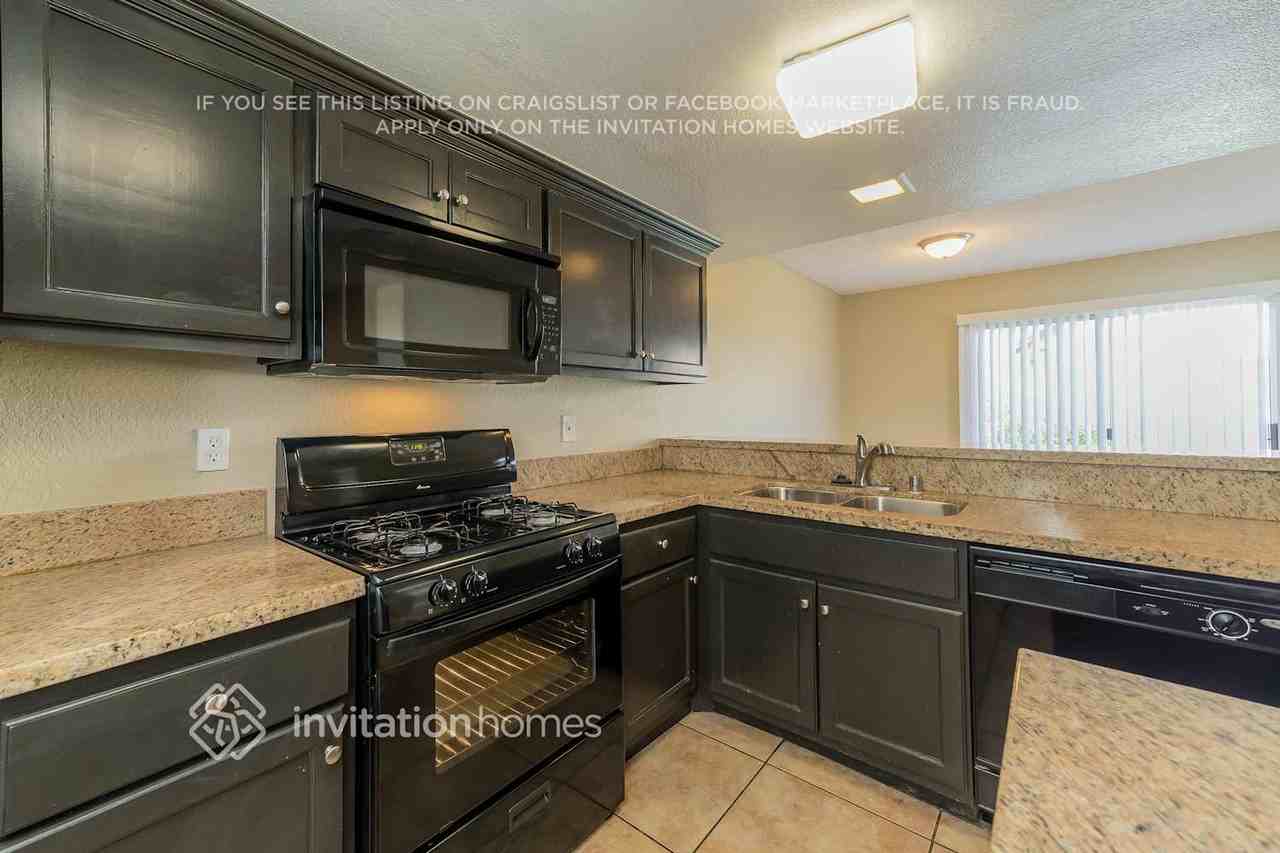 10638 Countryside Dr - Photo 7 of 19
