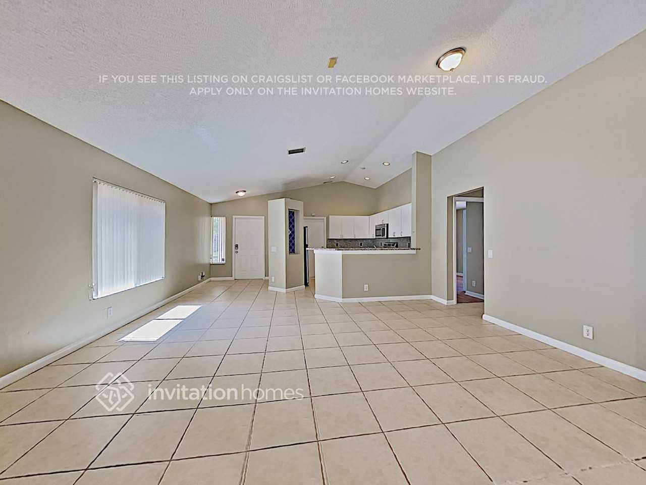 1380 Presidio Dr - Photo 5 of 17