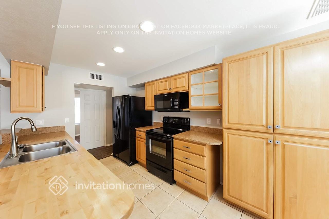 3437 W Muriel Dr - Photo 5 of 16