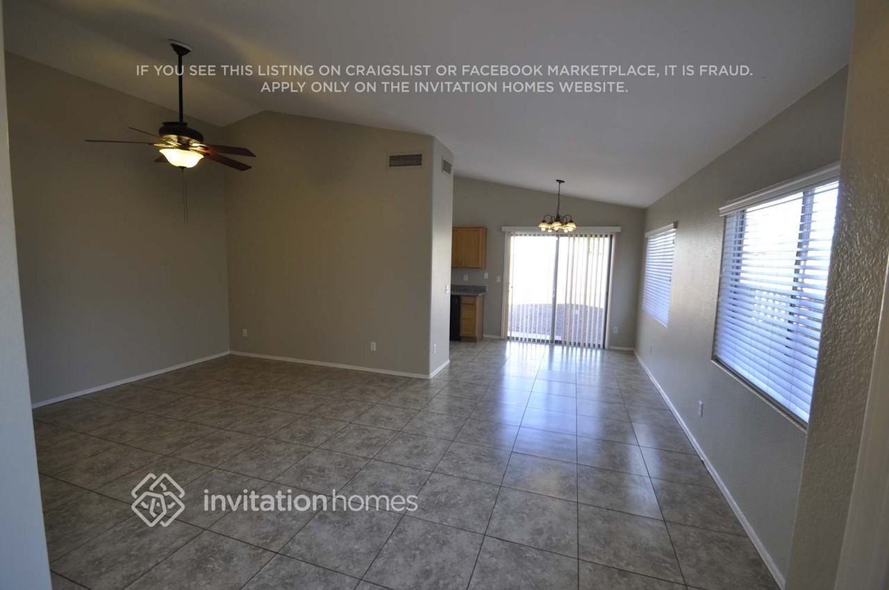 12732 W Voltaire Ave - Photo 2 of 15