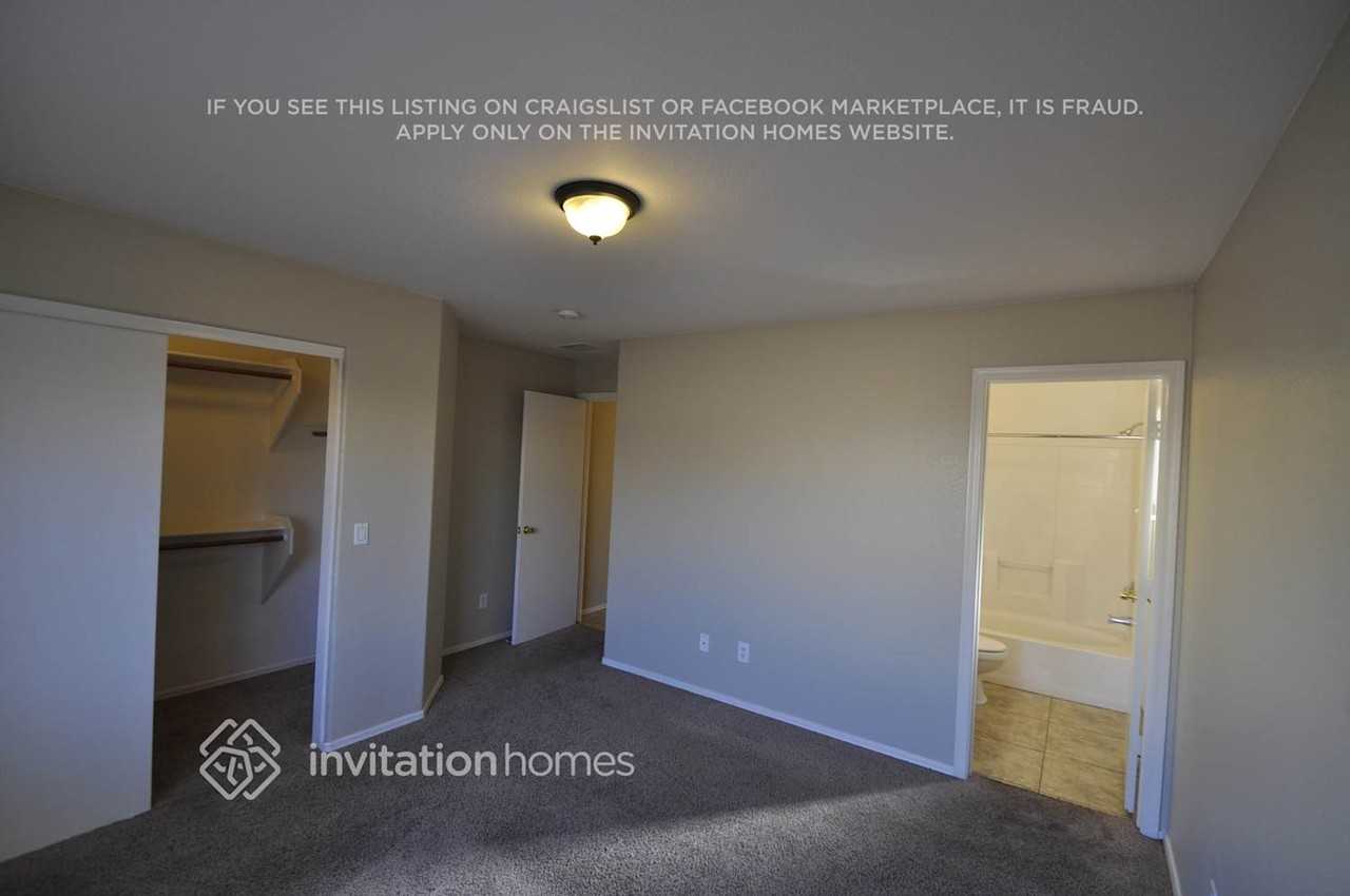 12732 W Voltaire Ave - Photo 7 of 15