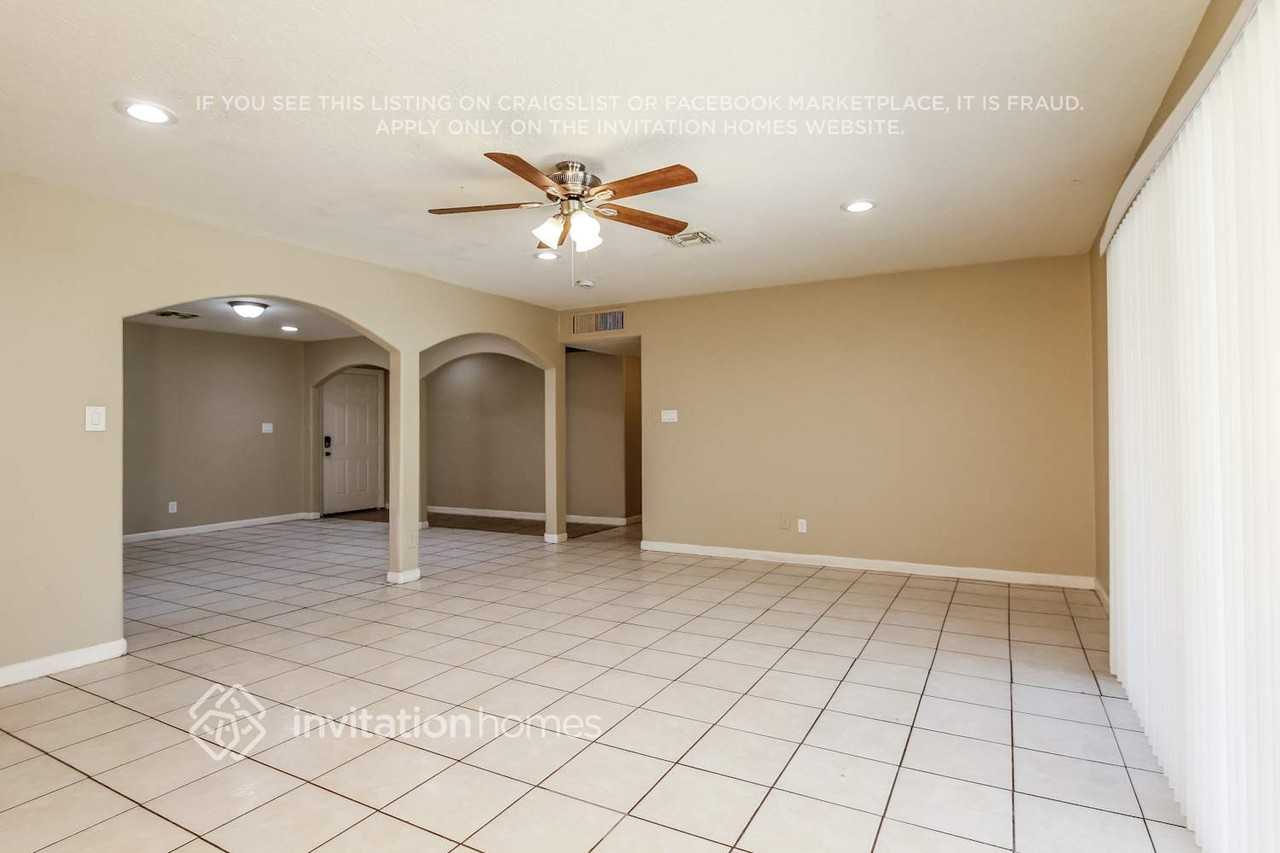 6717 W Hazelwood St - Photo 4 of 14