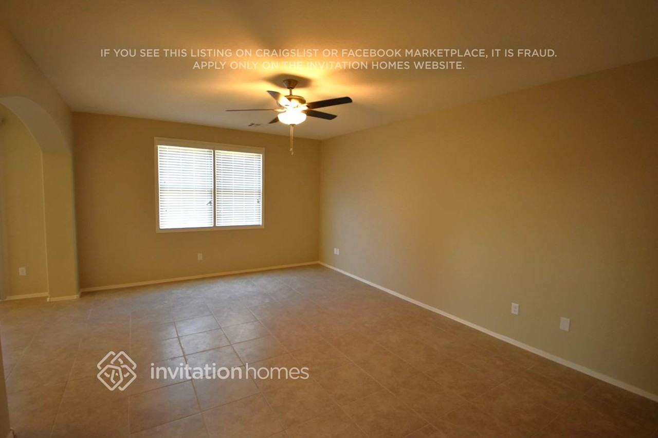 17174 W Tara Ln - Photo 2 of 9