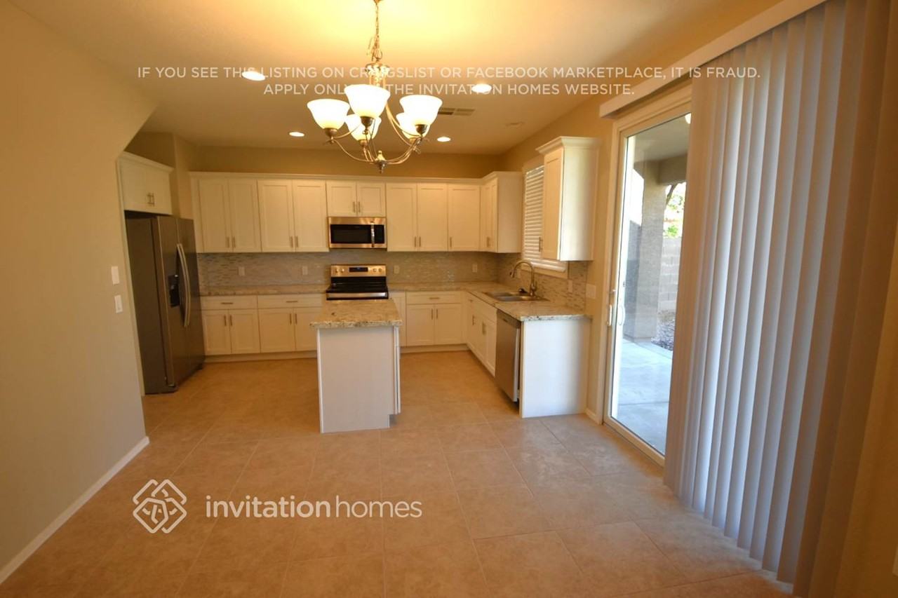 17174 W Tara Ln - Photo 3 of 9