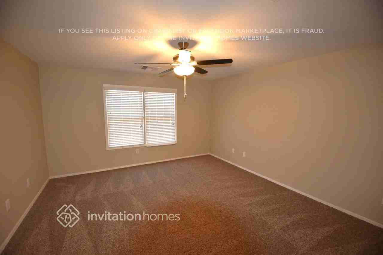 17174 W Tara Ln - Photo 4 of 9
