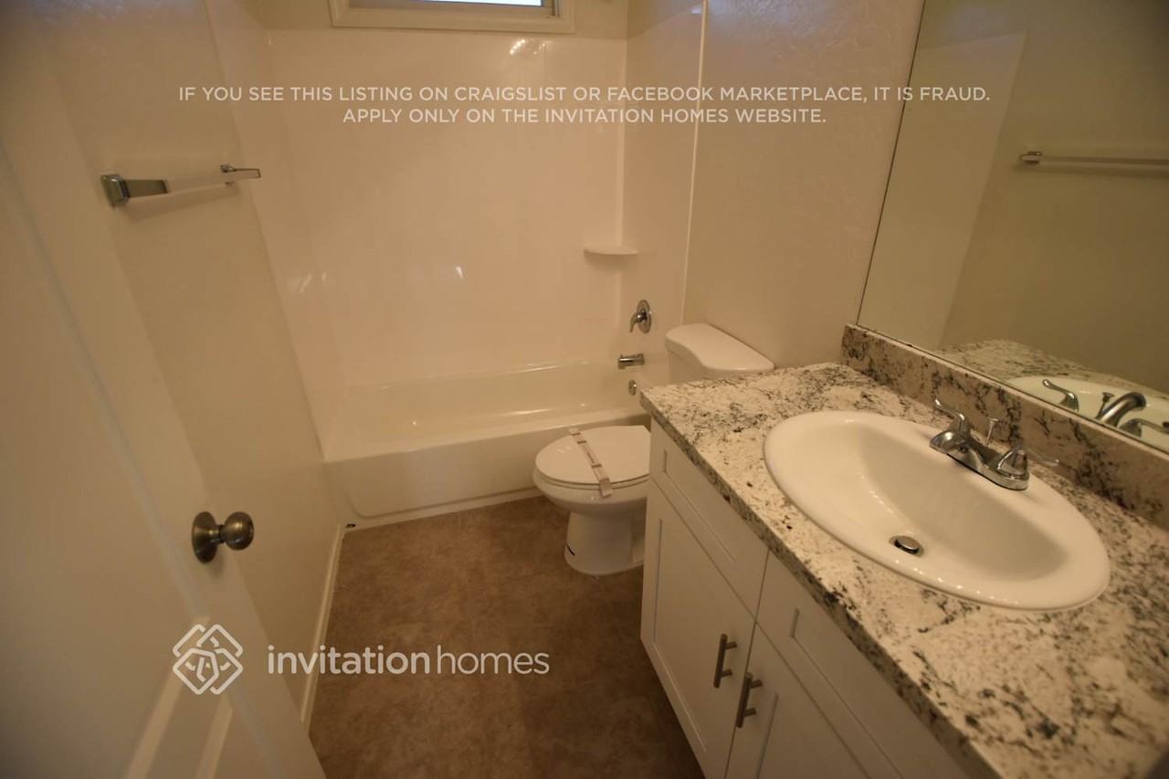 17174 W Tara Ln - Photo 7 of 9