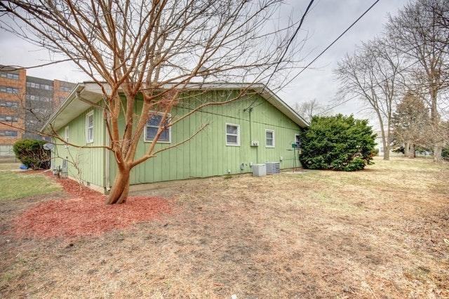 1201 E Harding Dr #B - Photo 2 of 10