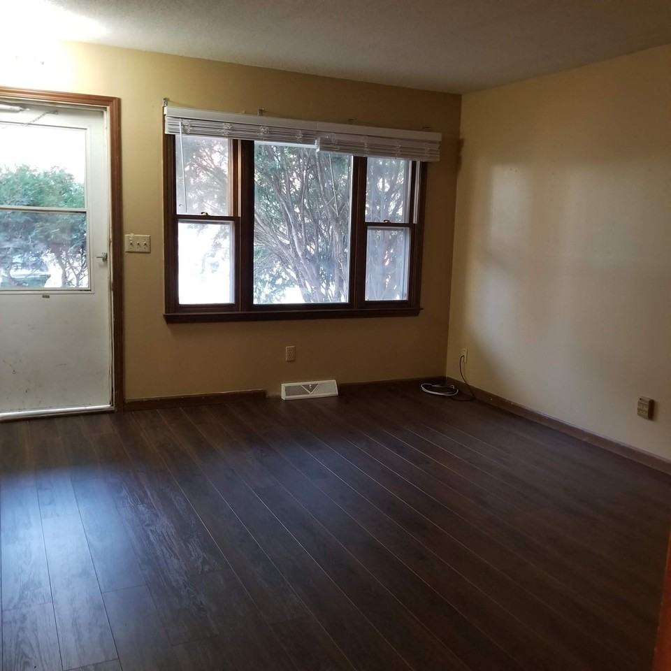 1201 E Harding Dr #B - Photo 3 of 10
