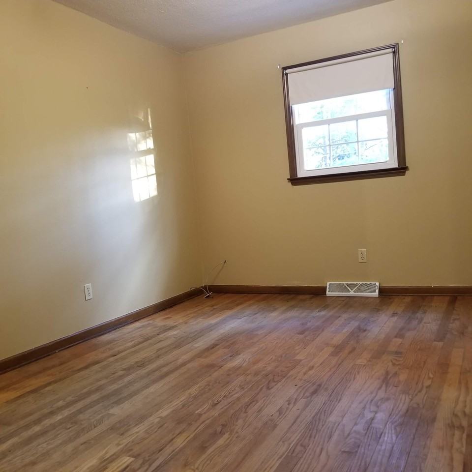 1201 E Harding Dr #B - Photo 7 of 10