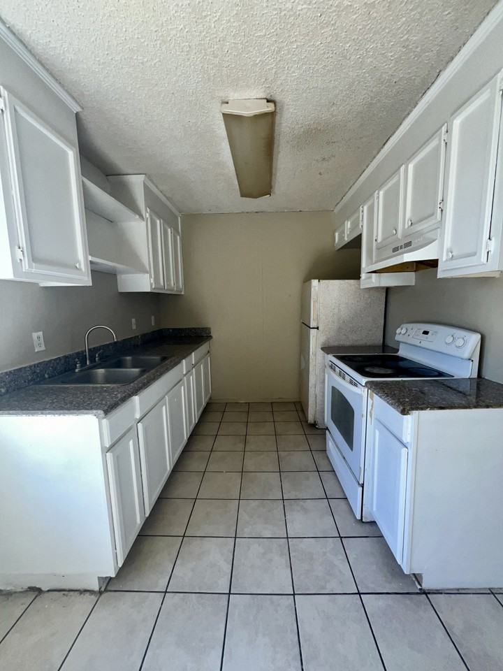 1271 W Azalea Park Dr #D - Photo 2 of 5