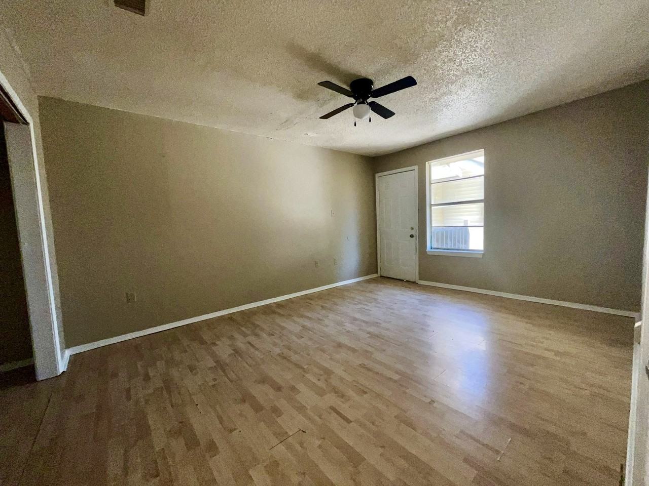 1271 W Azalea Park Dr #D - Photo 4 of 5