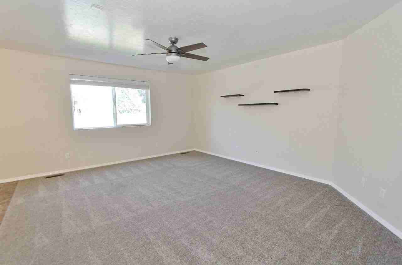 10016 W Littlewood St - Photo 4 of 32