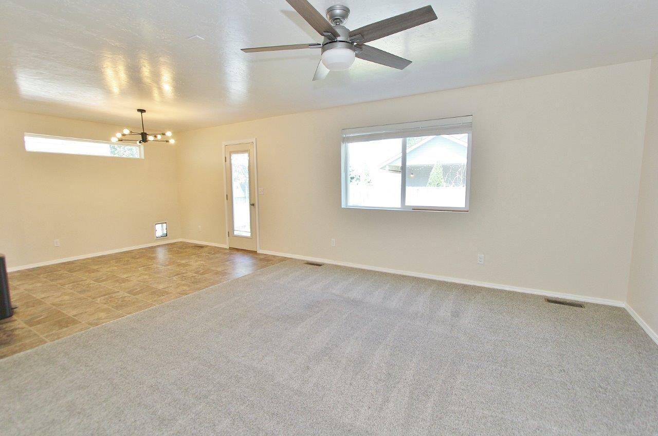 10016 W Littlewood St - Photo 5 of 32
