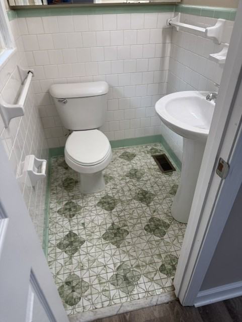 1003 Sassar St - Photo 3 of 9