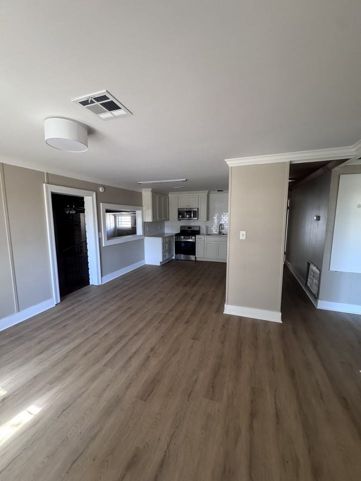 611 E D St - Photo 2 of 16