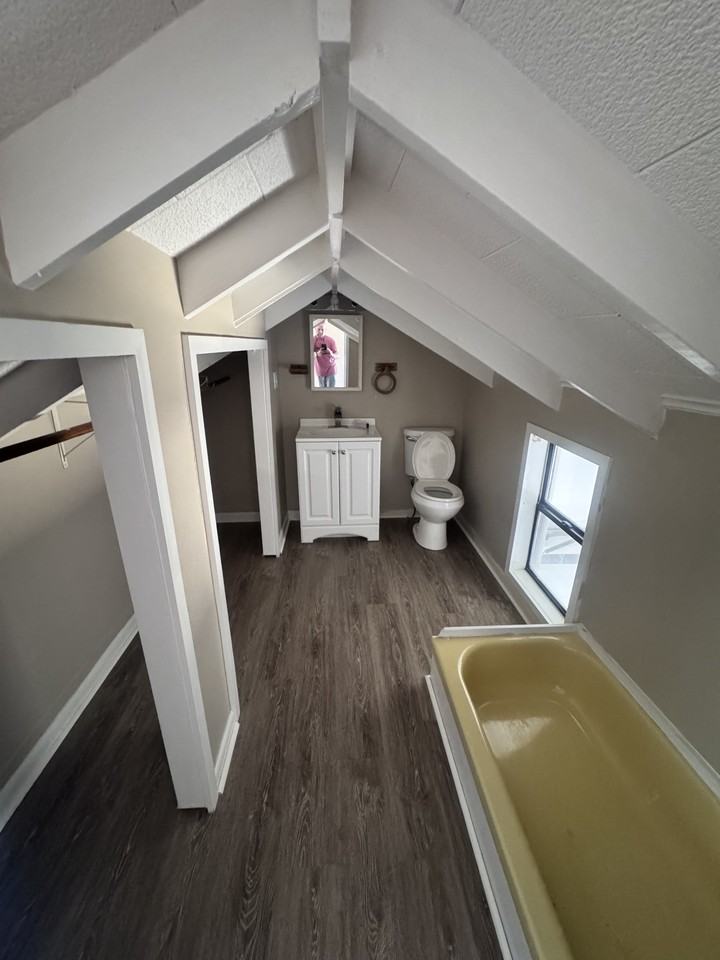 611 E D St - Photo 4 of 16