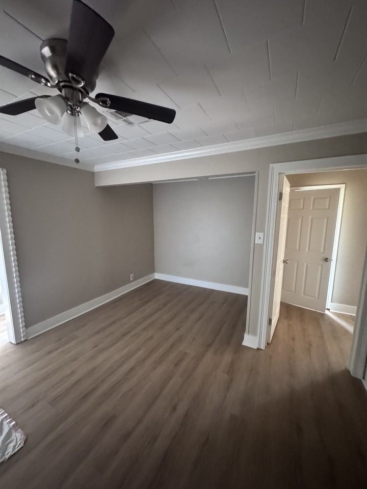 611 E D St - Photo 5 of 16