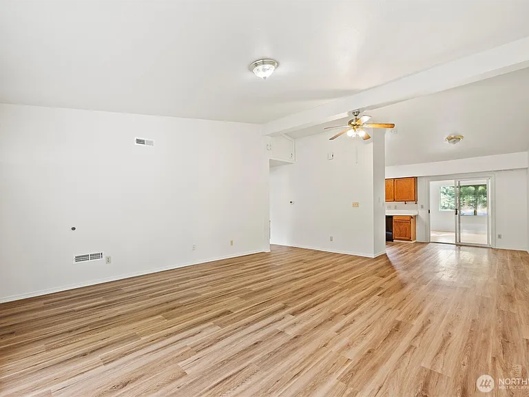 1695 Ruth St - Photo 2 of 22