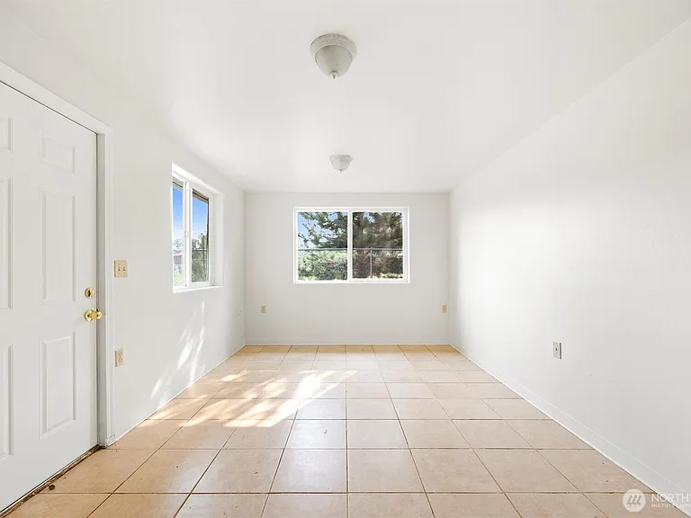 1695 Ruth St - Photo 7 of 22