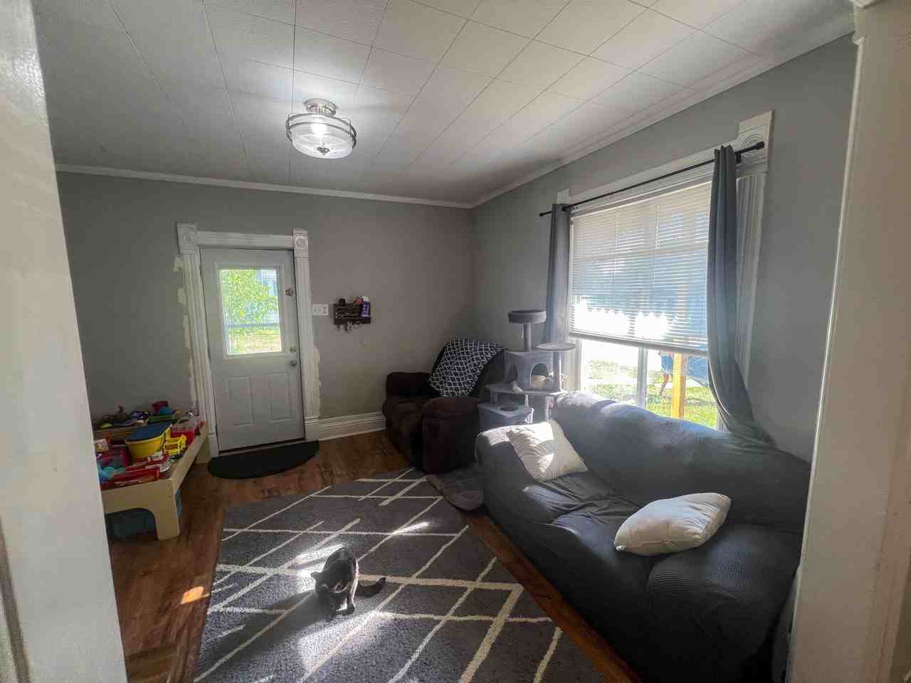 362 N Line St - Photo 5 of 17