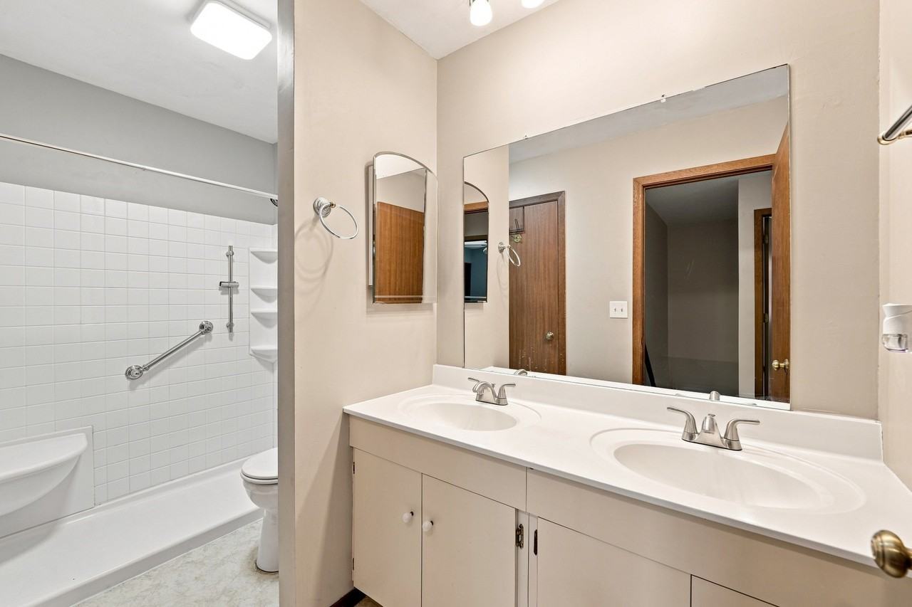 15 Brittany Ln - Photo 2 of 26