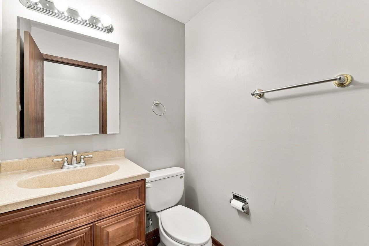 15 Brittany Ln - Photo 3 of 26