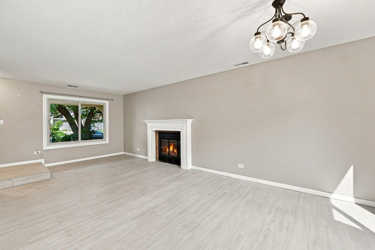 15 Brittany Ln - Photo 4 of 26