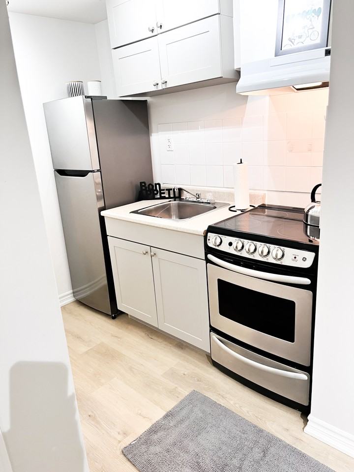 2844 Bloor Street West #1A - Photo 2 of 8