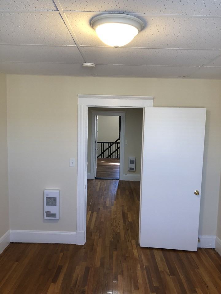 77 Main St #14 - Photo 4 of 8