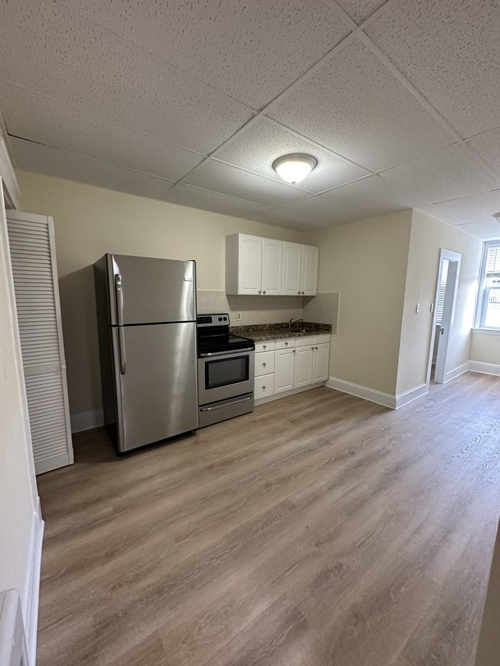 77 Main St #14 - Photo 6 of 8