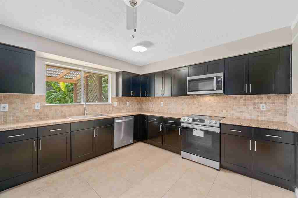 19511 Westhaven Dr - Photo 3 of 24