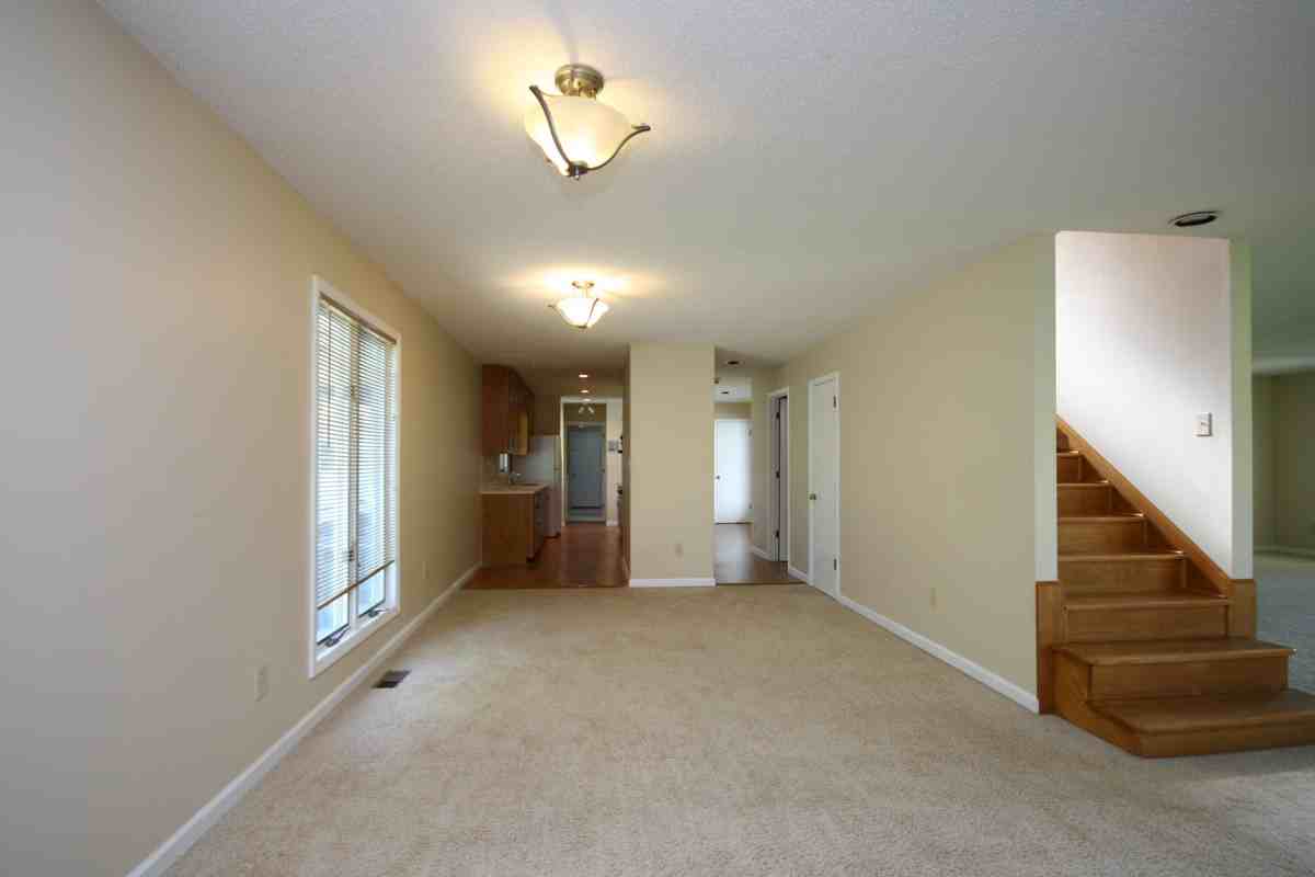 111 Heatherwood Dr #1 - Photo 3 of 25