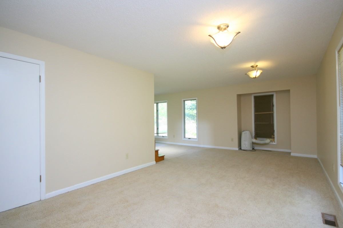 111 Heatherwood Dr #1 - Photo 4 of 25